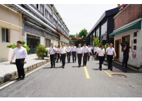 湛江市黨政代表團赴佛山市考察——廣東省副省長、湛江市委書記劉紅兵先生率考察團蒞臨紅獅陶瓷總部參觀調(diào)研